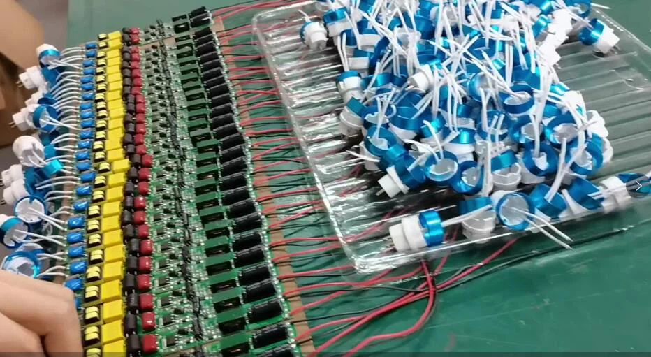 The Mexico customer's order 5500pcs t5 led tube work with ballast and also direct to AC  power is on the production.
